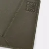 Portafoglio bifold Puzzle in classica pelle di vitello Dark Khaki Portafoglio bifold Puzzle in classica pelle di vitello Dark Khaki