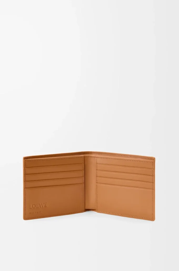 Portafoglio bifold Puzzle in morbida pelle di vitello martellata Light Canyon Brown Portafoglio bifold Puzzle in morbida pelle di vitello martellata Light Canyon Brown