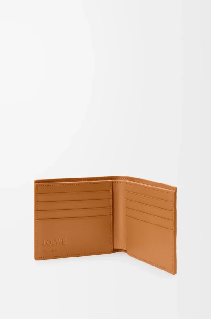 Portafoglio bifold Puzzle in morbida pelle di vitello martellata Light Canyon Brown Portafoglio bifold Puzzle in morbida pelle di vitello martellata Light Canyon Brown