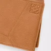 Portafoglio bifold Puzzle in morbida pelle di vitello martellata Light Canyon Brown Portafoglio bifold Puzzle in morbida pelle di vitello martellata Light Canyon Brown