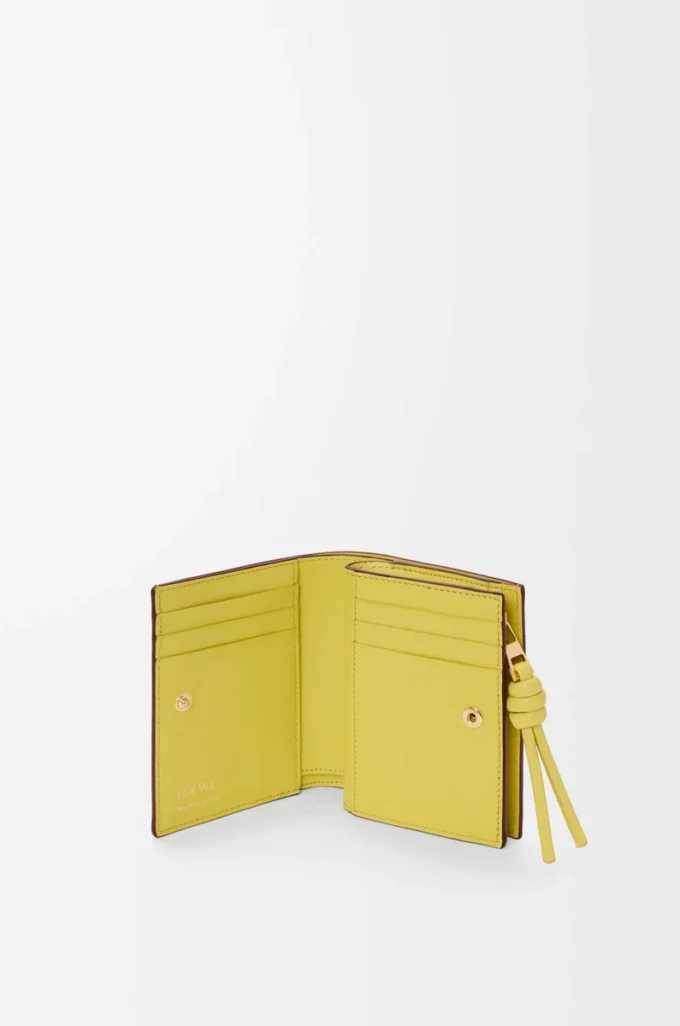 Portafoglio compatto con nodo in pelle di vitello nappa lucida Dark Burgundy/Light Citrine