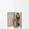 Portafoglio compatto con zip in morbida pelle di vitello martellata Rosemary/Tan