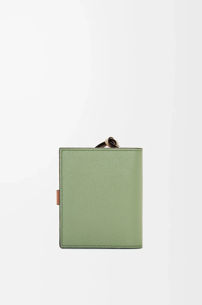 Portafoglio compatto con zip in morbida pelle di vitello martellata Rosemary/Tan