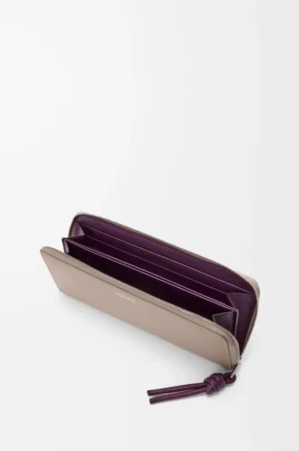 Portafoglio con chiusura a zip e nodo in pelle di vitello nappa lucida Clay/Plum