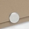 Portafoglio continentale Pebble in pelle di vitello mini grain color argilla Portafoglio continentale Pebble in pelle di vitello mini grain color argilla