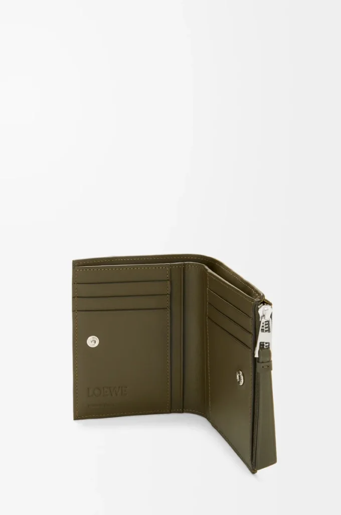 Portafoglio sottile e compatto Puzzle in classica pelle di vitello Dark Khaki Portafoglio sottile e compatto Puzzle in classica pelle di vitello Dark Khaki
