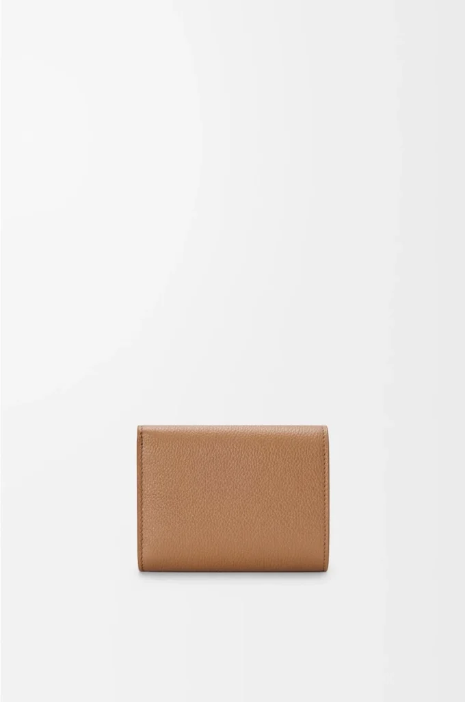 Portafoglio trifold in pelle di vitello martellata color moka