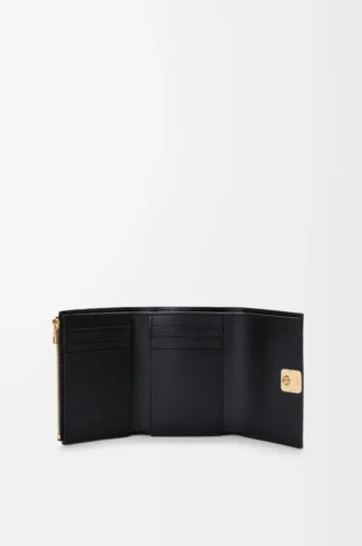 Portafoglio verticale piccolo Anagram in pelle di vitello martellata Black/Gold Portafoglio verticale piccolo Anagram in pelle di vitello martellata Black/Gold