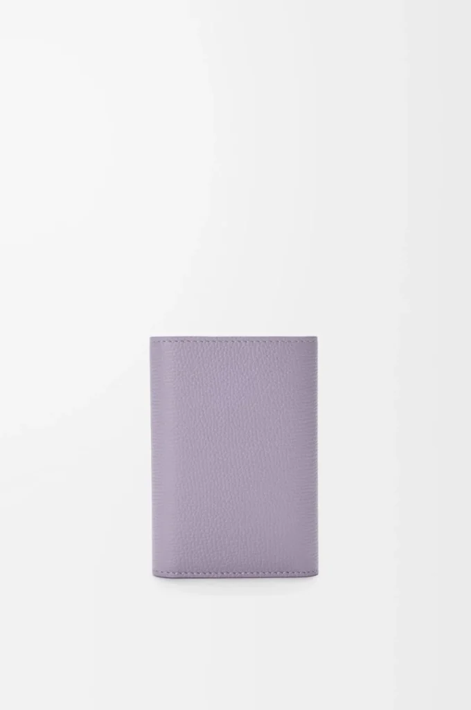 Portafoglio verticale piccolo Anagram in pelle di vitello martellata Dirty Mauve