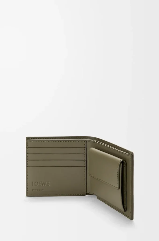 Portamonete bifold in pelle di vitello satinata verde kaki Portamonete bifold in pelle di vitello satinata verde kaki