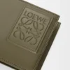 Portamonete bifold in pelle di vitello satinata verde kaki Portamonete bifold in pelle di vitello satinata verde kaki