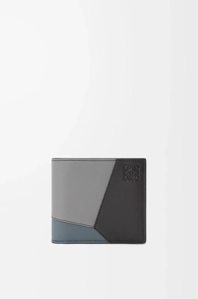 Portamonete bifold Puzzle in classica pelle di vitello Asphalt Grey/Storm Blue Portamonete bifold Puzzle in classica pelle di vitello Asphalt Grey/Storm Blue