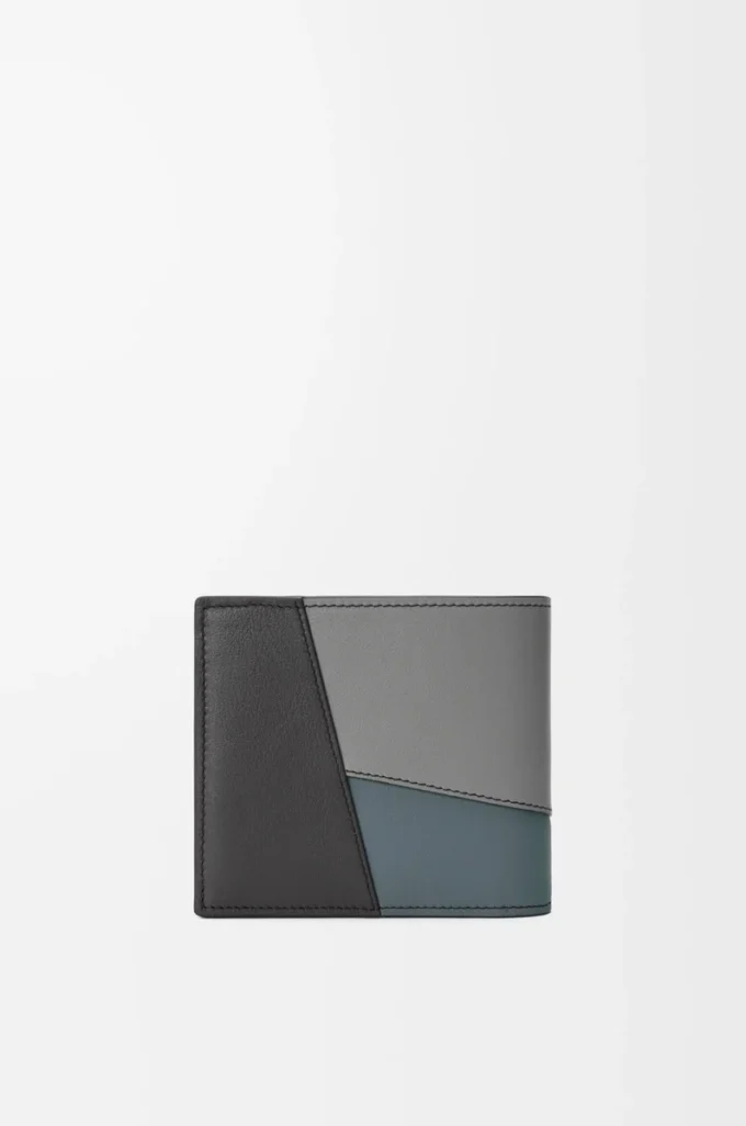 Portamonete bifold Puzzle in classica pelle di vitello Asphalt Grey/Storm Blue Portamonete bifold Puzzle in classica pelle di vitello Asphalt Grey/Storm Blue