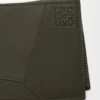 Portamonete bifold Puzzle in classica pelle di vitello Dark Khaki Portamonete bifold Puzzle in classica pelle di vitello Dark Khaki