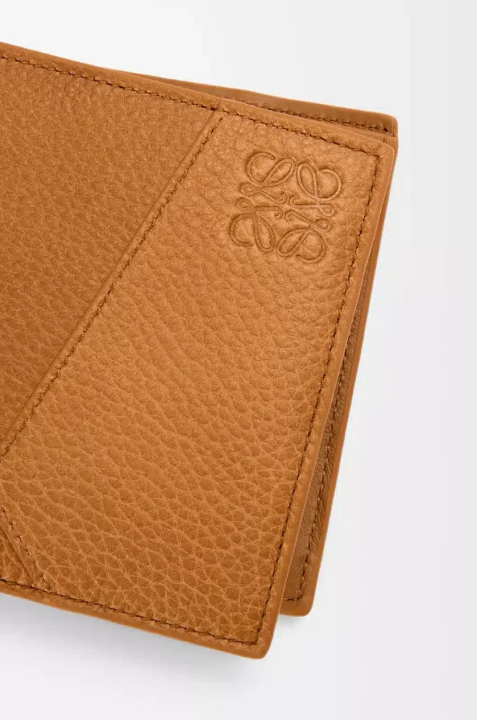 Portamonete bifold Puzzle in morbida pelle di vitello martellata Marrone chiaro Canyon Portamonete bifold Puzzle in morbida pelle di vitello martellata Marrone chiaro Canyon
