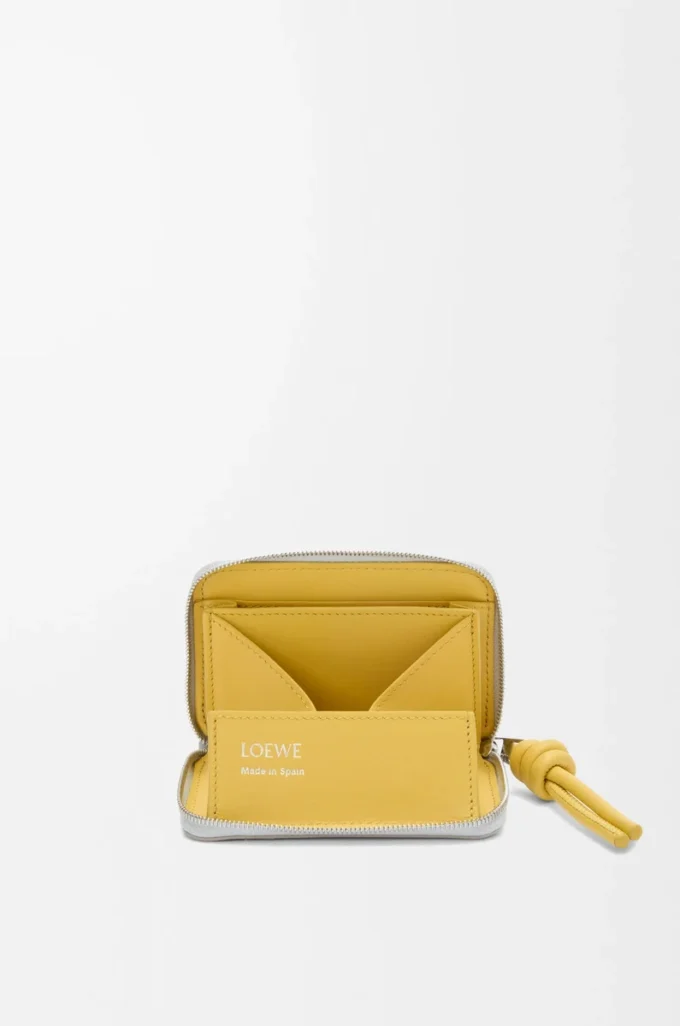 Portamonete con zip in pelle di vitello nappa lucida grigio conchiglia/dente di leone