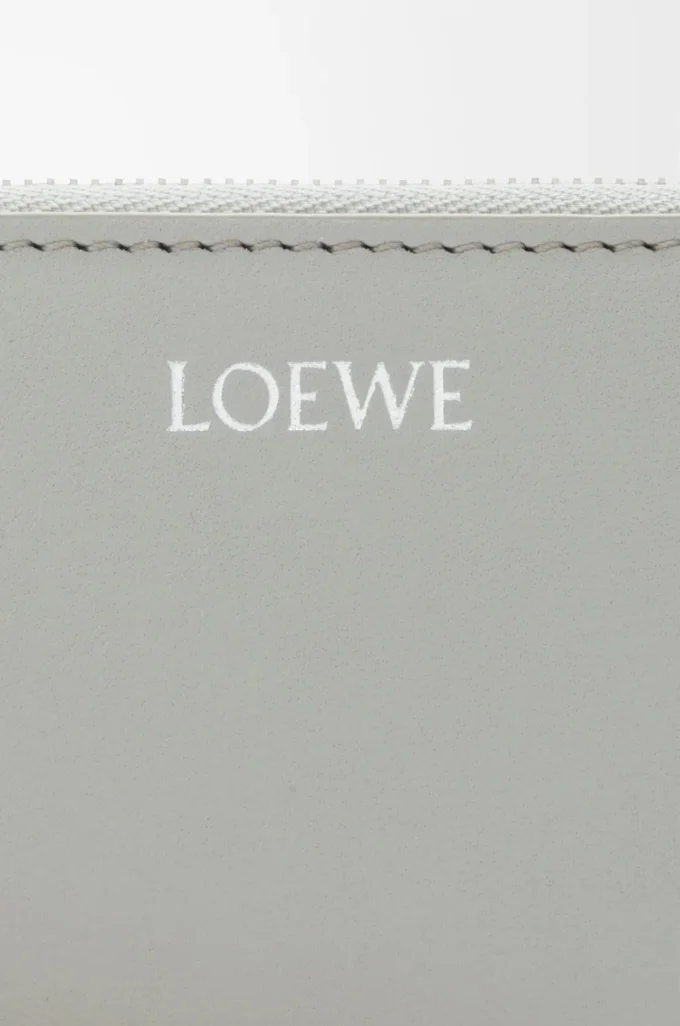 Portamonete con zip in pelle di vitello nappa lucida grigio conchiglia/dente di leone