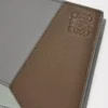 Portamonete pieghevole Puzzle in classica pelle di vitello Winter Brown/Ash Grey Portamonete pieghevole Puzzle in classica pelle di vitello Winter Brown/Ash Grey