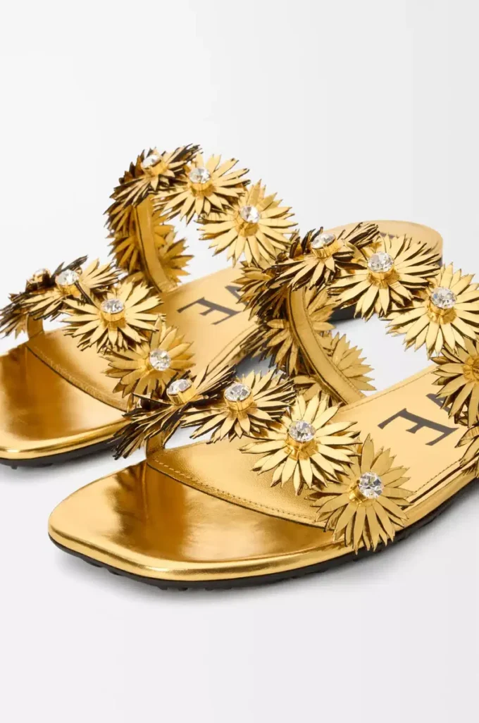 Sandalo Petal Flower in pelle di vitello e cristalli Oro Sandalo Petal Flower in pelle di vitello e cristalli Oro