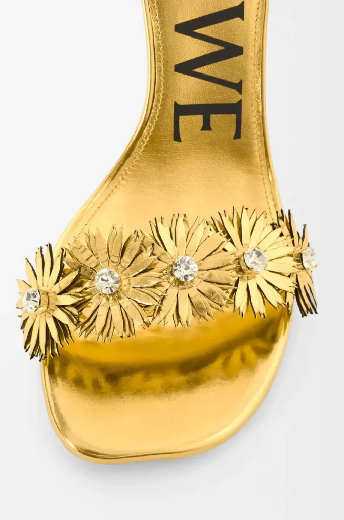 Sandalo Petal Flower in pelle di vitello e cristalli Oro Sandalo Petal Flower in pelle di vitello e cristalli Oro