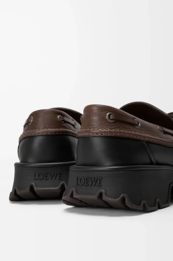 Scarpa derby in pelle di vitello e pelle di vitello conciata al vegetale Nero/Cacao