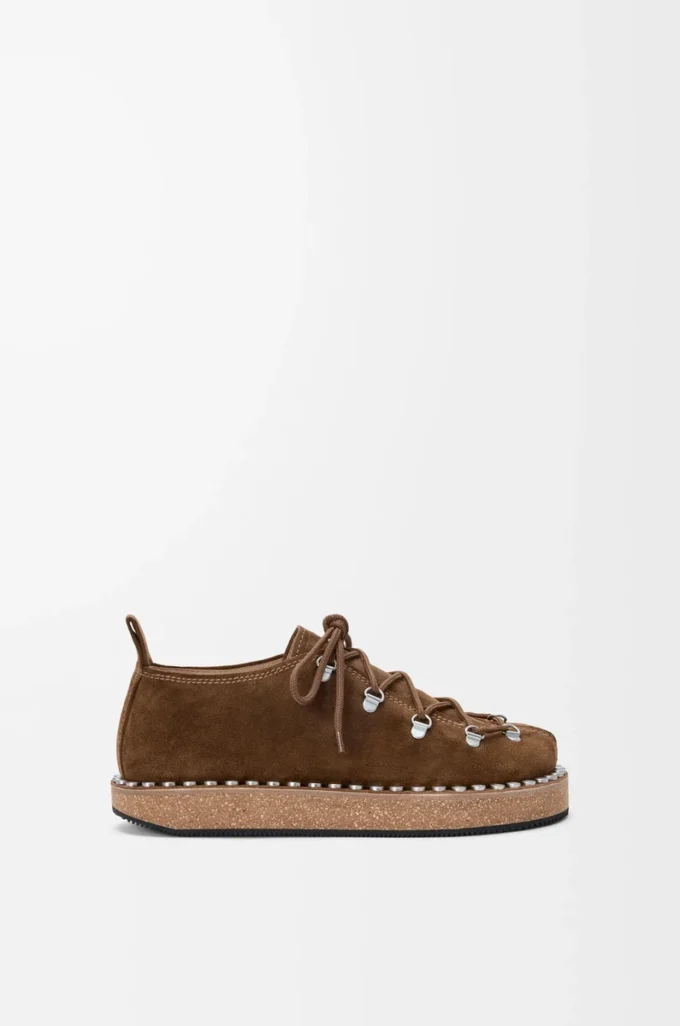 Scarpa stringata con rivetti in pelle di vitello scamosciata Marrone