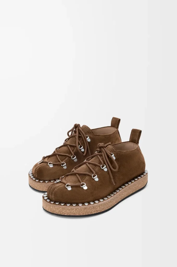 Scarpa stringata con rivetti in pelle di vitello scamosciata Marrone