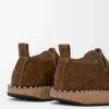Scarpa stringata con rivetti in pelle di vitello scamosciata Marrone