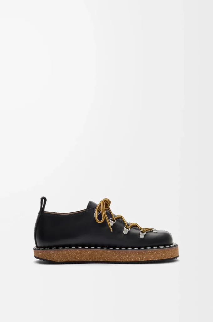 Scarpe stringate con rivetti in pelle di vitello conciata al vegetale Nero Scarpe stringate con rivetti in pelle di vitello conciata al vegetale Nero