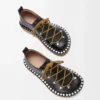 Scarpe stringate con rivetti in pelle di vitello conciata al vegetale Nero Scarpe stringate con rivetti in pelle di vitello conciata al vegetale Nero