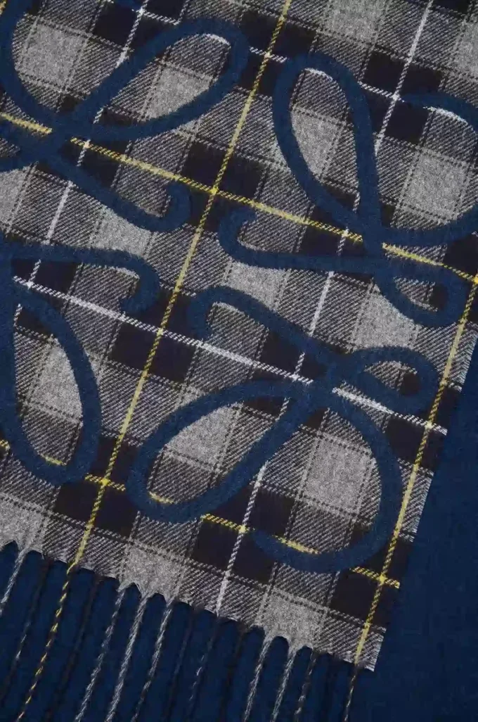 Sciarpa Anagram in seta e cashmere Blu navy/Antracite/Blu navy Sciarpa Anagram in seta e cashmere Blu navy/Antracite/Blu navy
