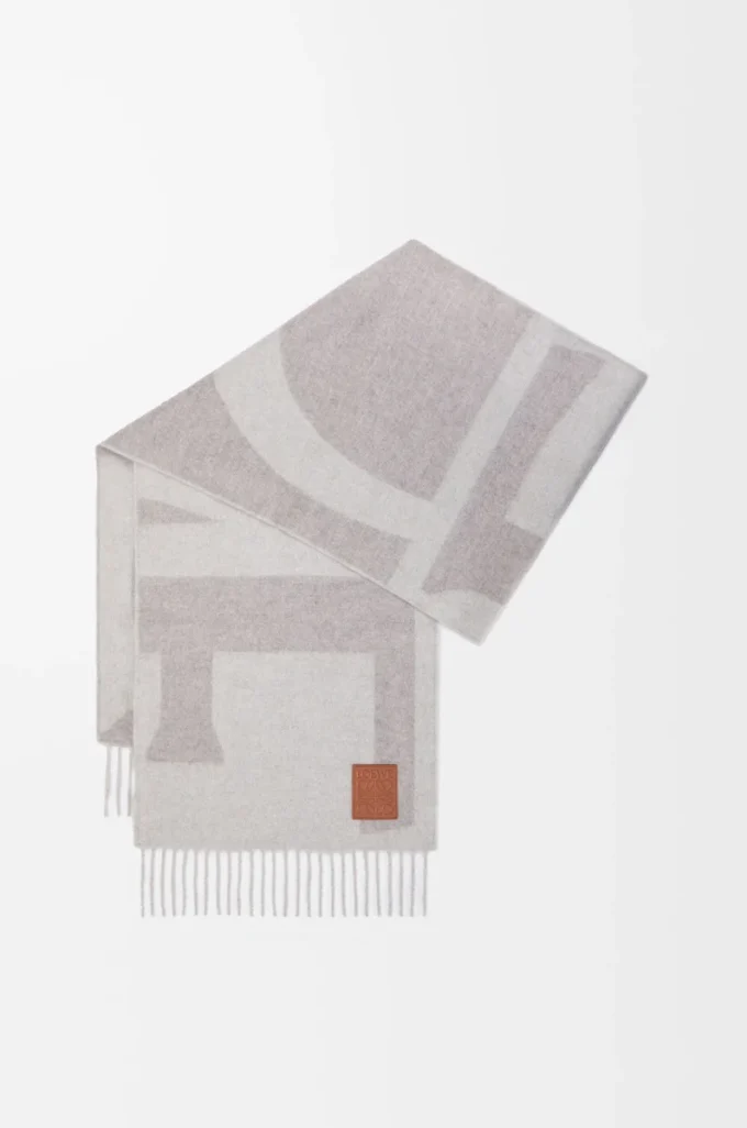 Sciarpa in cashmere grigio chiaro/pietra Sciarpa in cashmere grigio chiaro/pietra