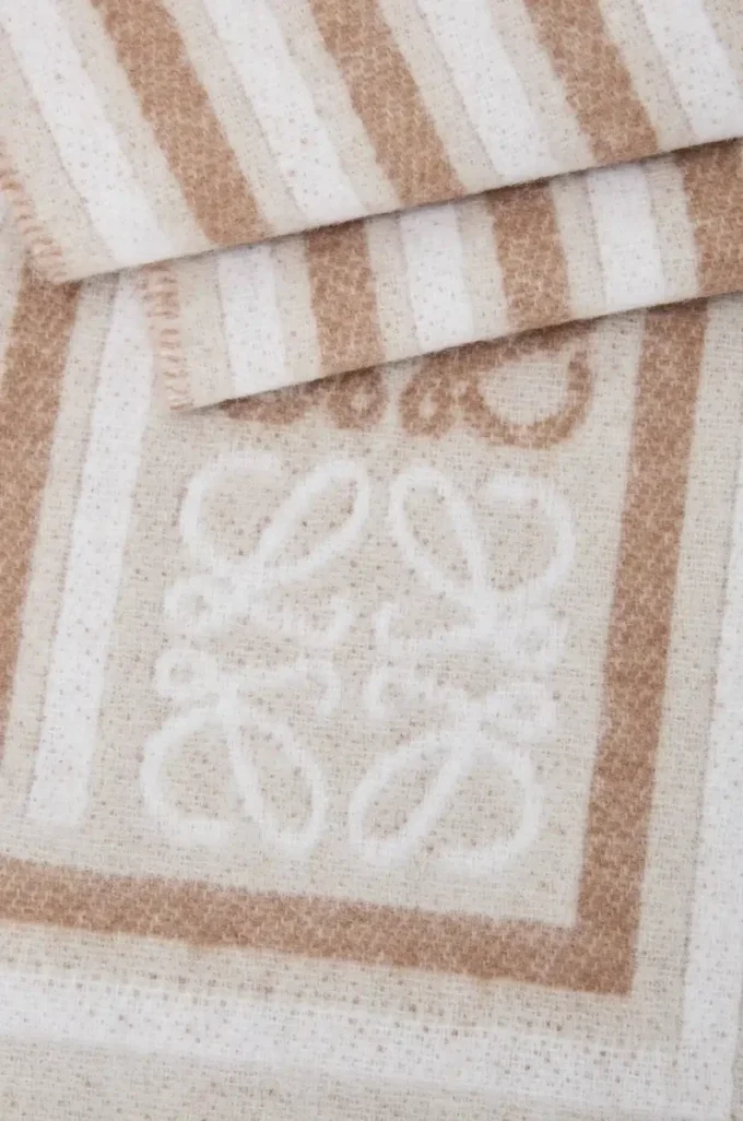 Sciarpa in lana e cashmere beige chiaro Sciarpa in lana e cashmere beige chiaro