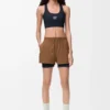 Shorts performanti in tessuto tecnico color caramello