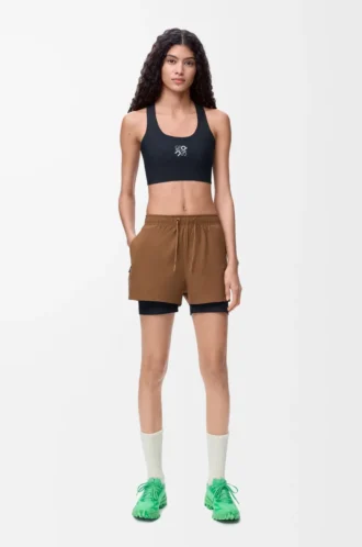 Shorts performanti in tessuto tecnico color caramello