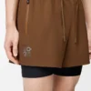 Shorts performanti in tessuto tecnico color caramello Shorts performanti in tessuto tecnico color caramello
