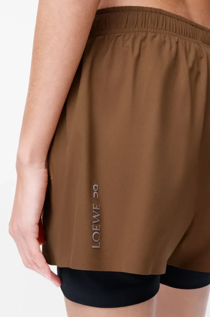 Shorts performanti in tessuto tecnico color caramello