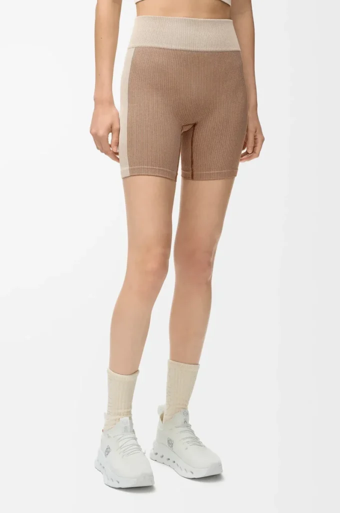 Shorts senza cuciture in jersey tecnico color avorio