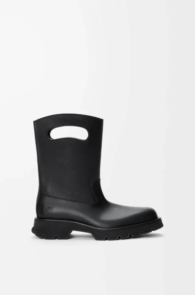 Stivaletto Bobby in pelle di vitello fiore conciata al vegetale nera Stivaletto Bobby in pelle di vitello fiore conciata al vegetale nera