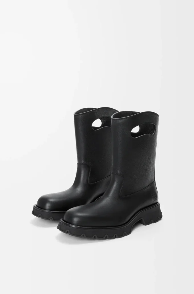 Stivaletto Bobby in pelle di vitello fiore conciata al vegetale nera Stivaletto Bobby in pelle di vitello fiore conciata al vegetale nera