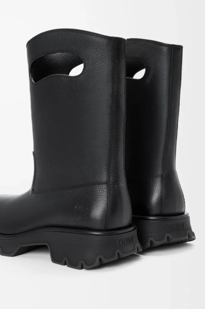 Stivaletto Bobby in pelle di vitello fiore conciata al vegetale nera Stivaletto Bobby in pelle di vitello fiore conciata al vegetale nera