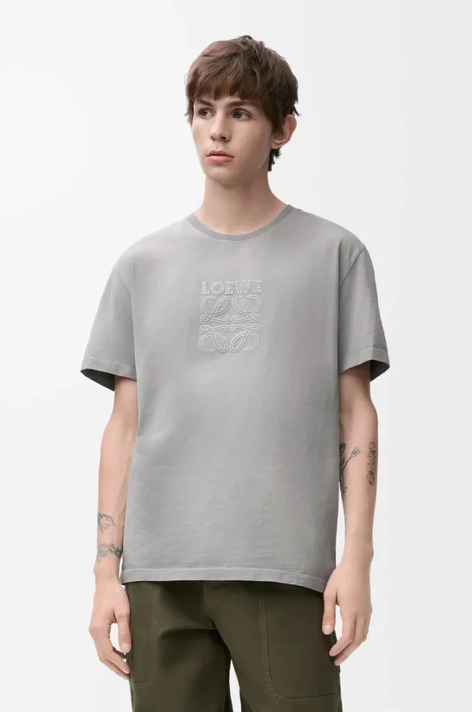 T-shirt dal taglio morbido in cotone grigio chiaro T-shirt dal taglio morbido in cotone grigio chiaro