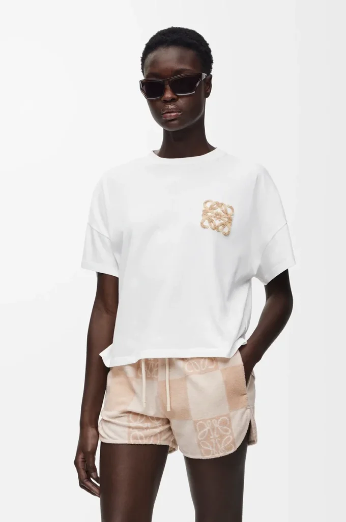 T-shirt dal taglio squadrato in cotone bianco T-shirt dal taglio squadrato in cotone bianco