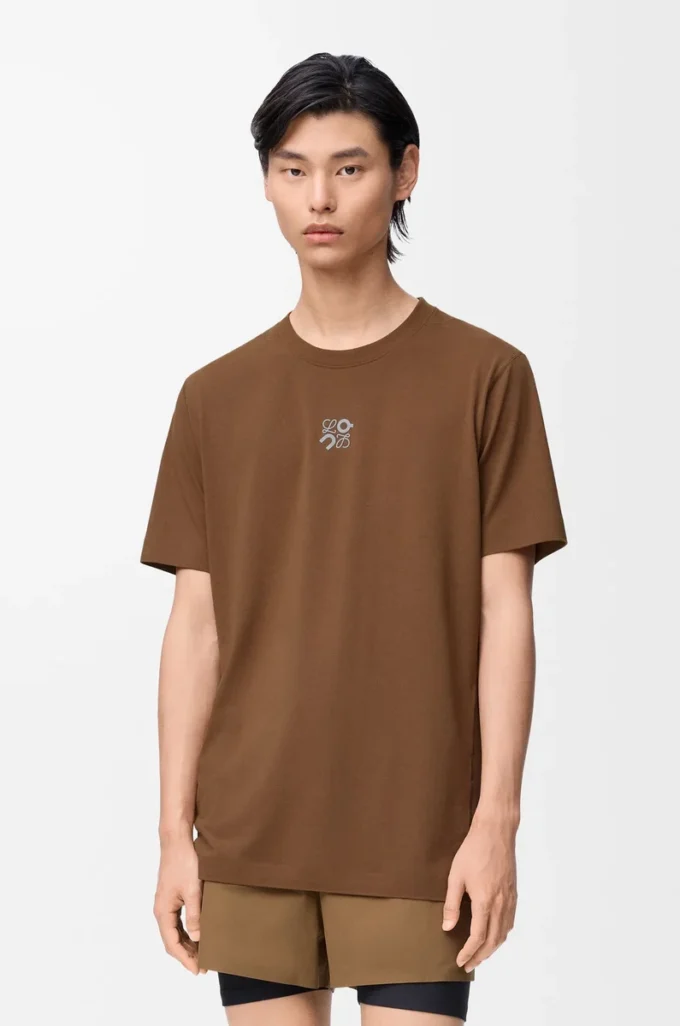 T-shirt sportiva in jersey tecnico color caramello T-shirt sportiva in jersey tecnico color caramello