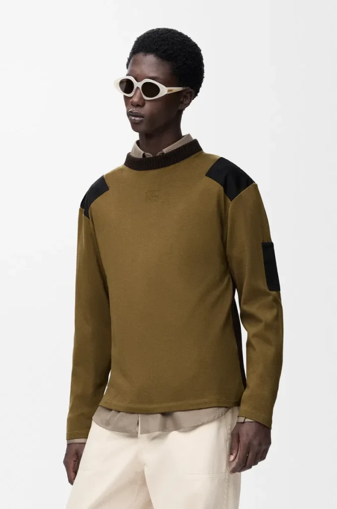 Top a maniche lunghe in misto cotone color cachi/nero Top a maniche lunghe in misto cotone color cachi/nero