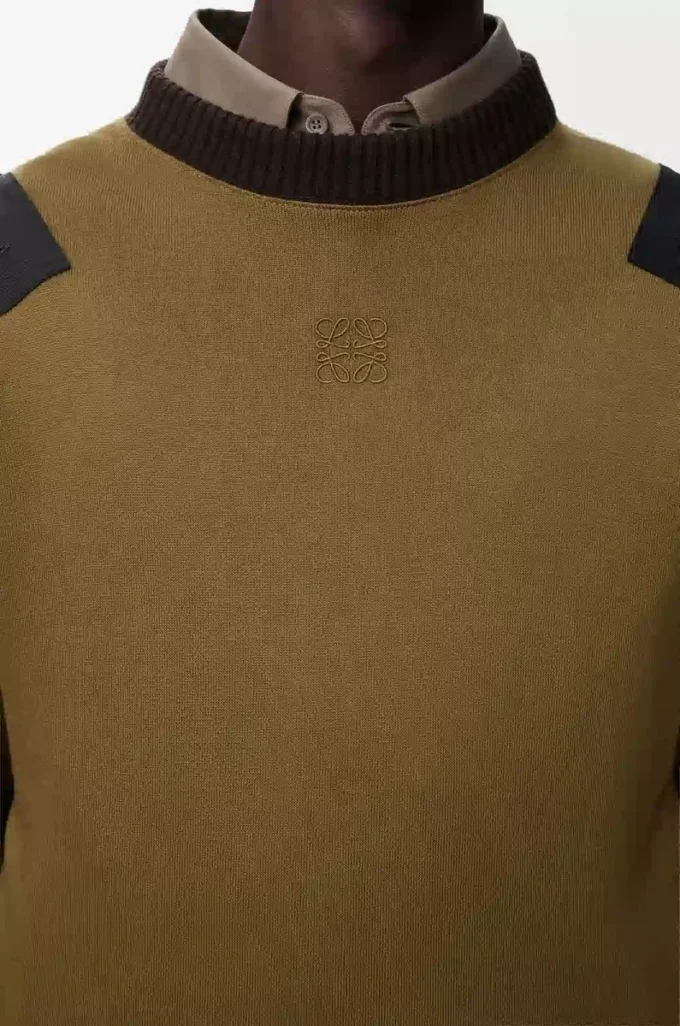 Top a maniche lunghe in misto cotone color cachi/nero Top a maniche lunghe in misto cotone color cachi/nero