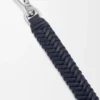 Tracolla corta Arrow in classica pelle di vitello blu navy intenso Tracolla corta Arrow in classica pelle di vitello blu navy intenso