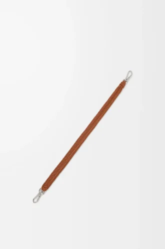 Tracolla corta Arrow in classica pelle di vitello color Squirrel Tracolla corta Arrow in classica pelle di vitello color Squirrel