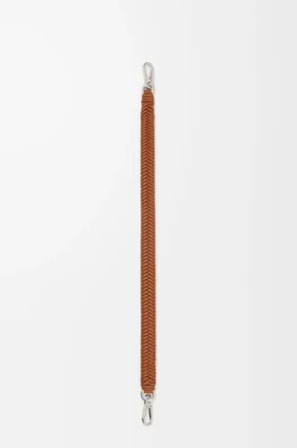 Tracolla corta Arrow in classica pelle di vitello color Squirrel Tracolla corta Arrow in classica pelle di vitello color Squirrel