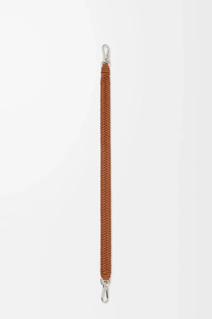 Tracolla corta Arrow in classica pelle di vitello color Squirrel Tracolla corta Arrow in classica pelle di vitello color Squirrel